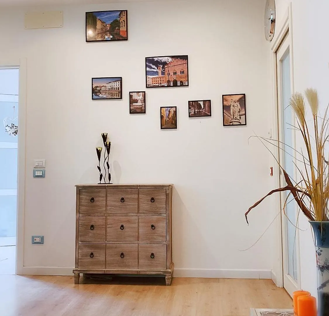 Little House Apartment Treviso 0*,